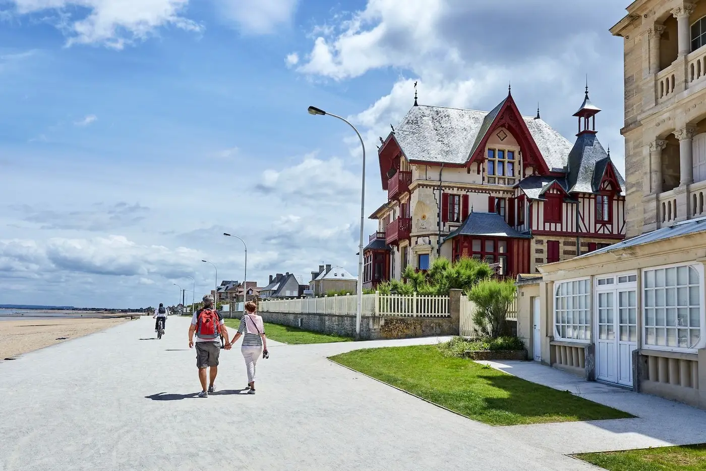 zabytkowa architektura Caen i panorama normandzkiego miasta we Francji
