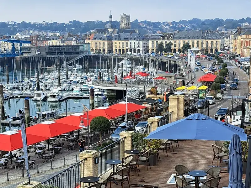 port w Dieppe, stare miasto i wybrzeże Normandii w północnej Francji