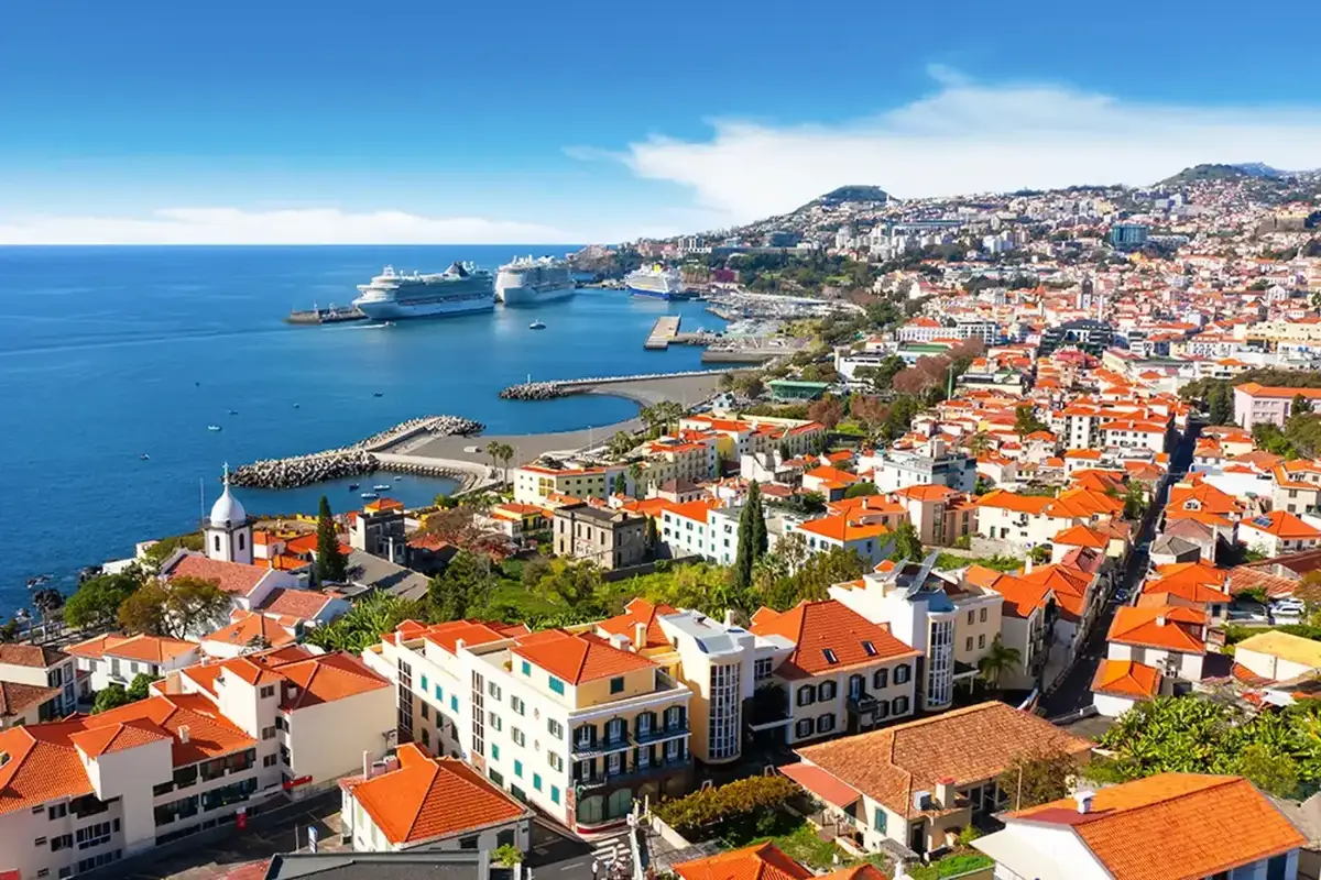 nabrzeże Funchal, wzgórza i atlantyckie krajobrazy Madery
