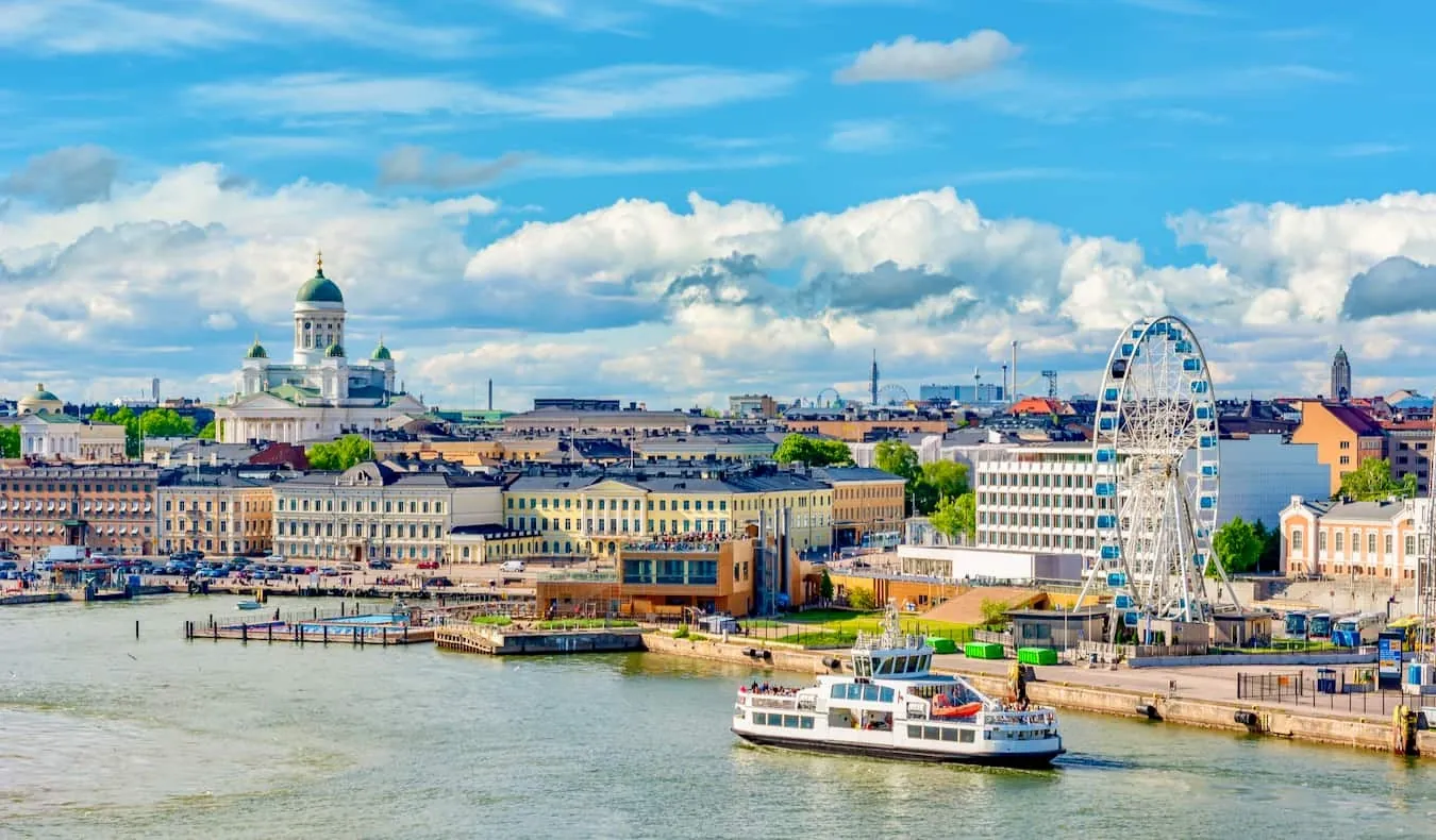 nabrzeże Helsinek, katedra i port nad Bałtykiem w Finlandii