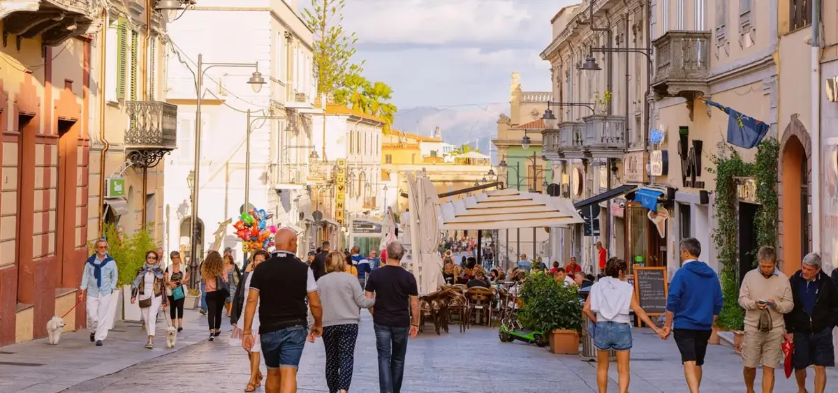 nabrzeże Olbii, zabytkowe centrum i śródziemnomorski krajobraz Sardynii