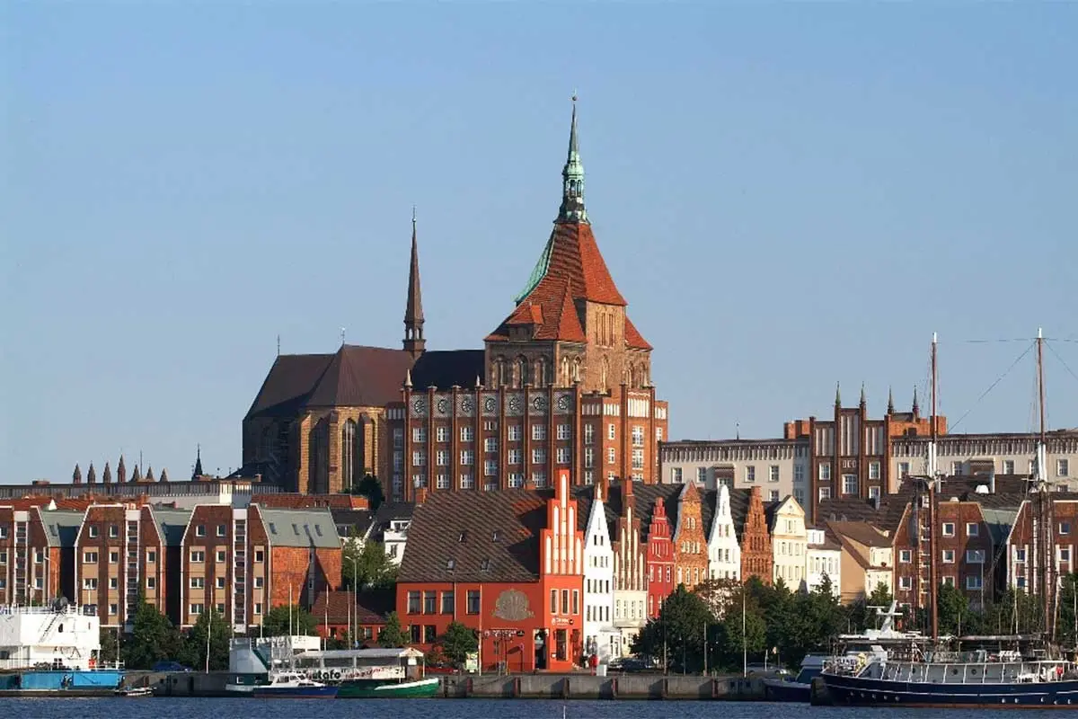 stare miasto w Rostocku, Warnemünde i wybrzeże Bałtyku w Niemczech