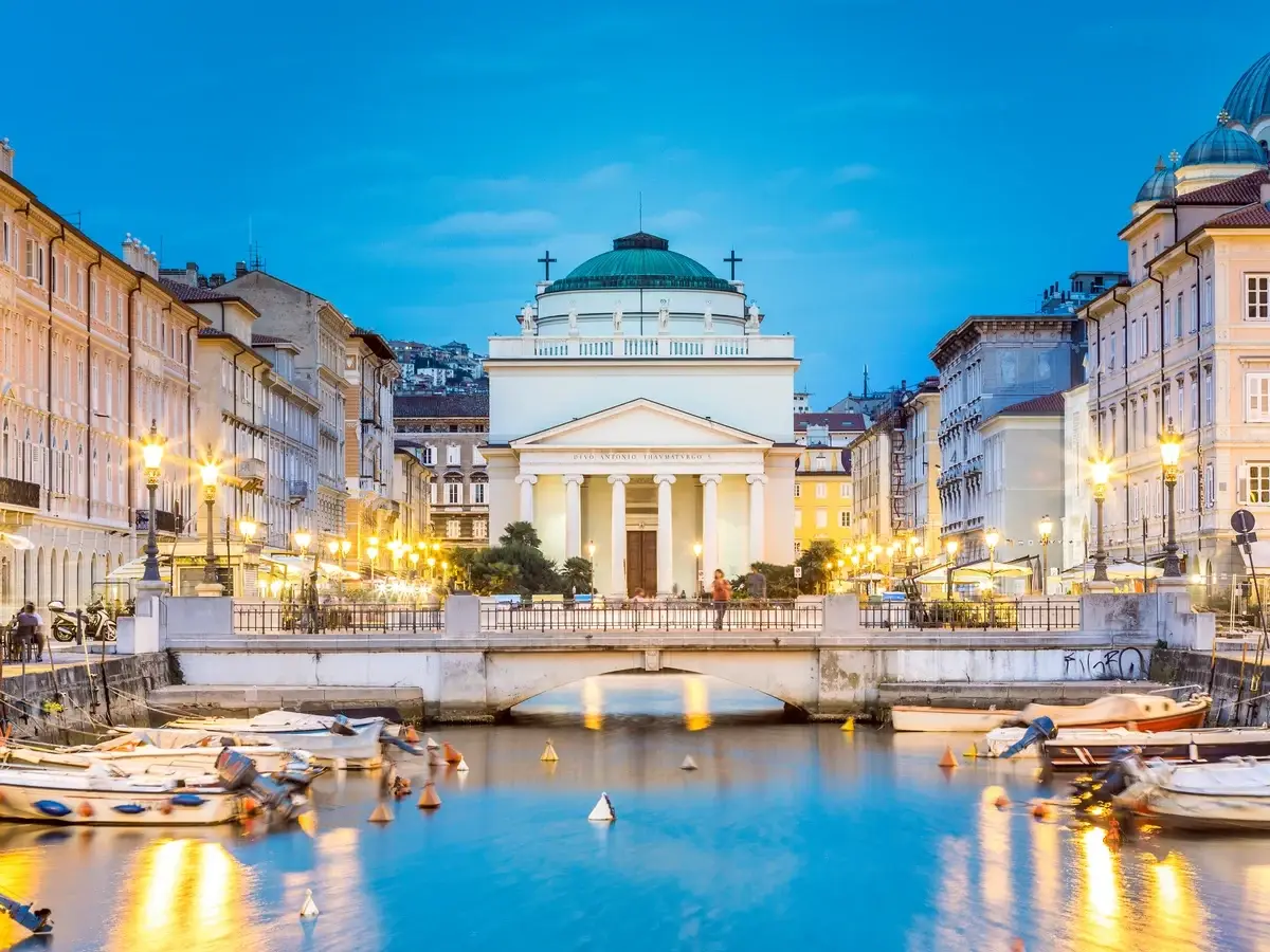 nabrzeże Triestu, Piazza Unità d’Italia i adriatycka panorama miasta we Włoszech