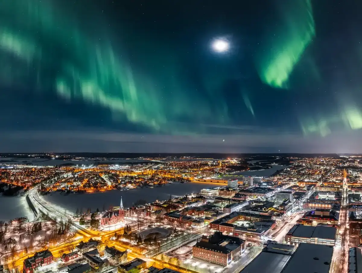 centrum Umeå, nabrzeże rzeki i krajobrazy północnej Szwecji