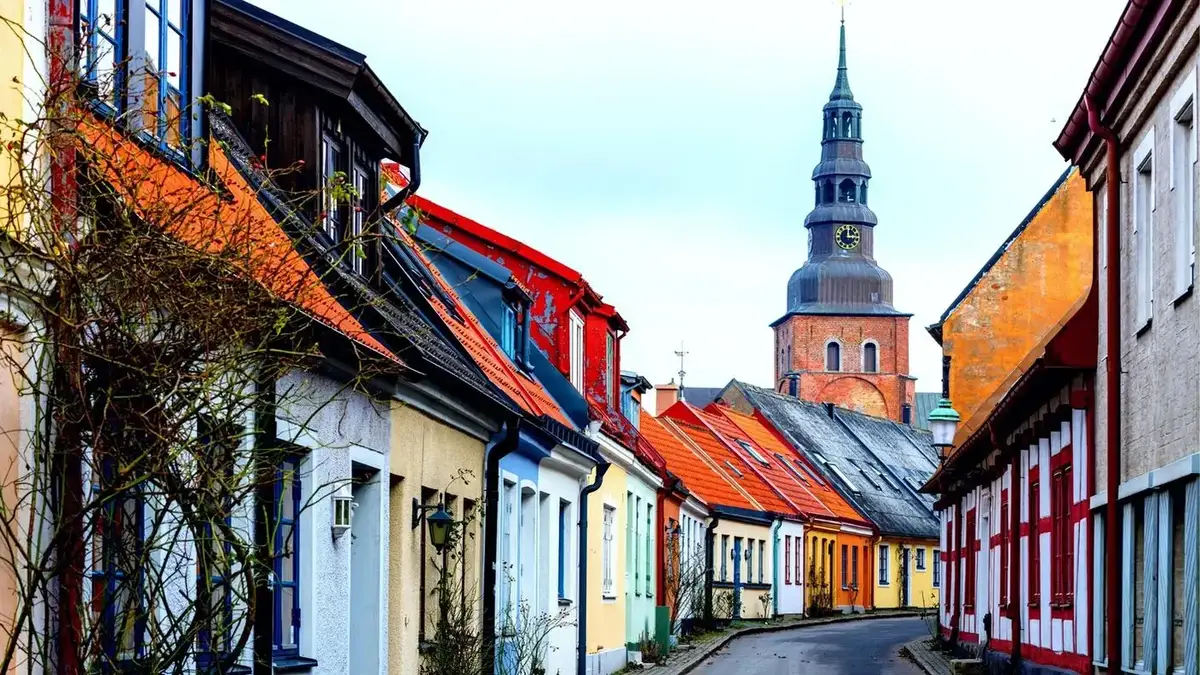 stare miasto i port w Ystad oraz wybrzeże południowej Szwecji