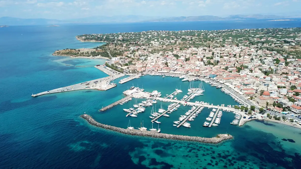 Aegina – port i kierunek promowy