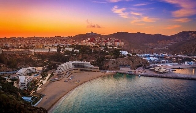 Al Hoceima port i Morze Śródziemne wybrzeże
