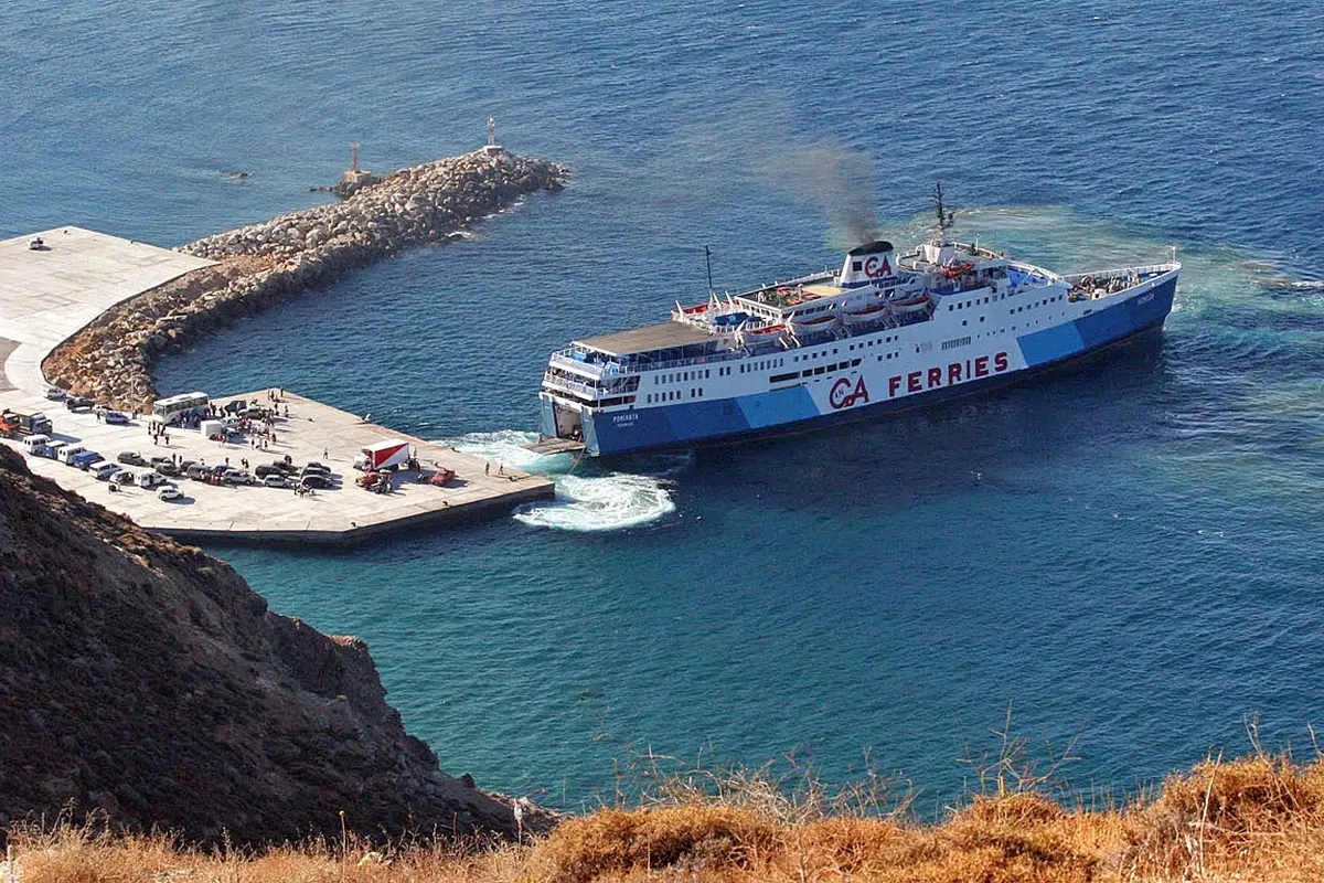 Anafi – port i kierunek promowy