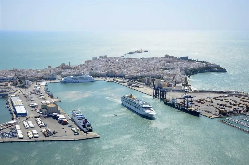 Cádiz – port i kierunek promowy