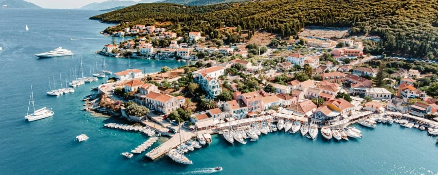 Fiskardo, Kefalonia – port i kierunek promowy