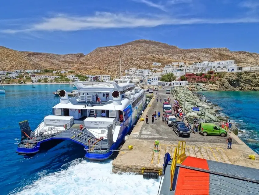 Folegandros – port i kierunek promowy