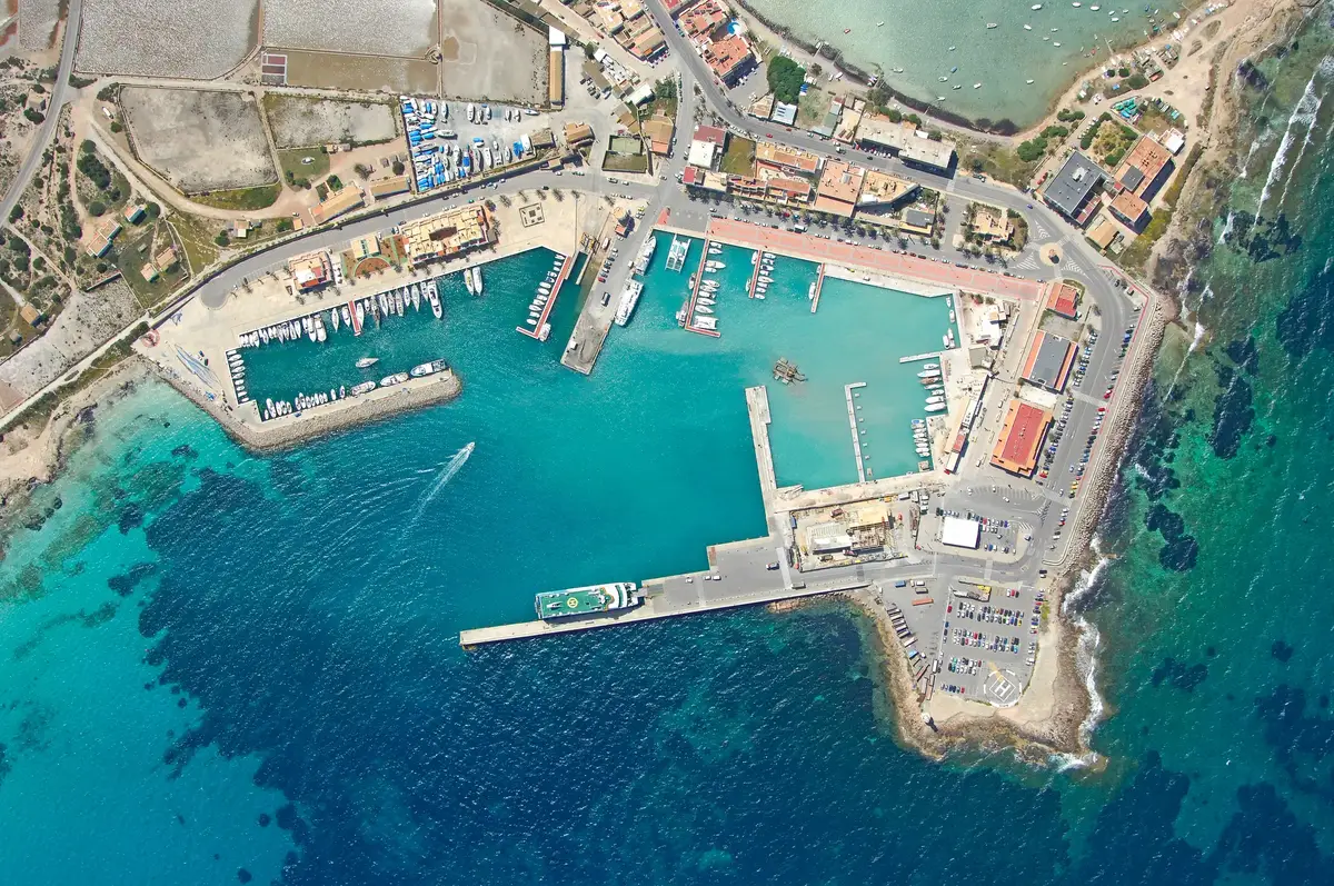 Prom pasażerski i podróż morska: Dénia – Formentera