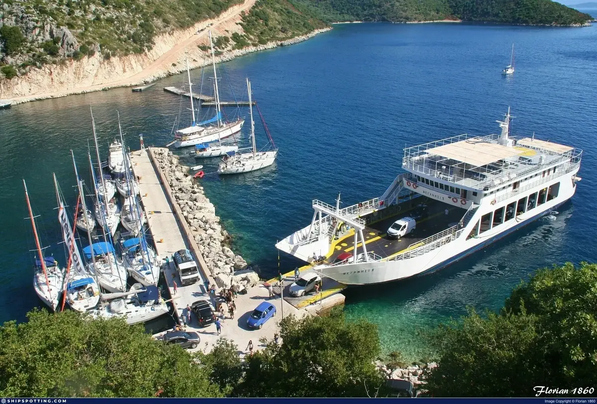 Frikes, Ithaca – port i kierunek promowy