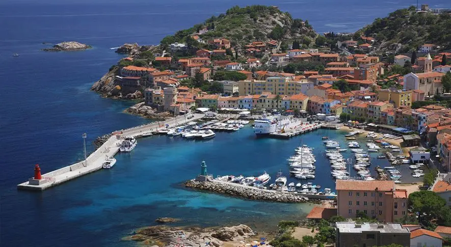 Giglio – port i kierunek promowy