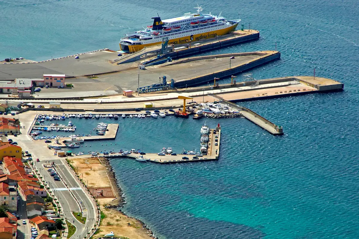 Golfo Aranci – port i kierunek promowy
