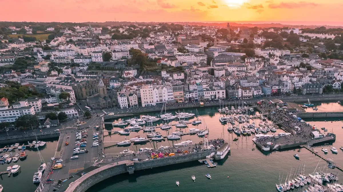 Prom pasażerski i podróż morska: Jersey – Guernsey