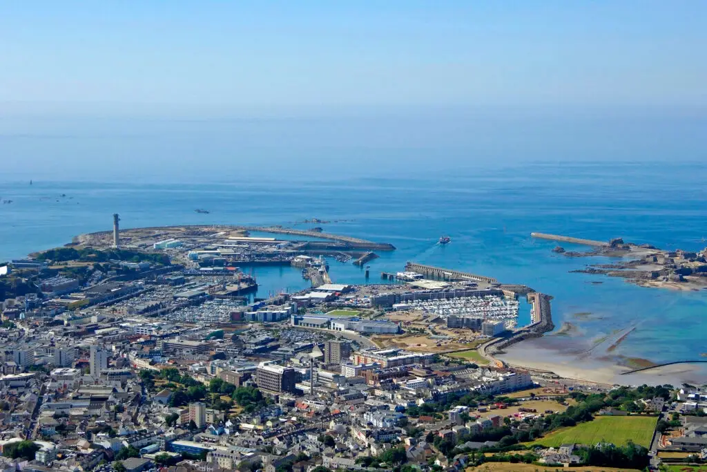 Jersey – port i kierunek promowy