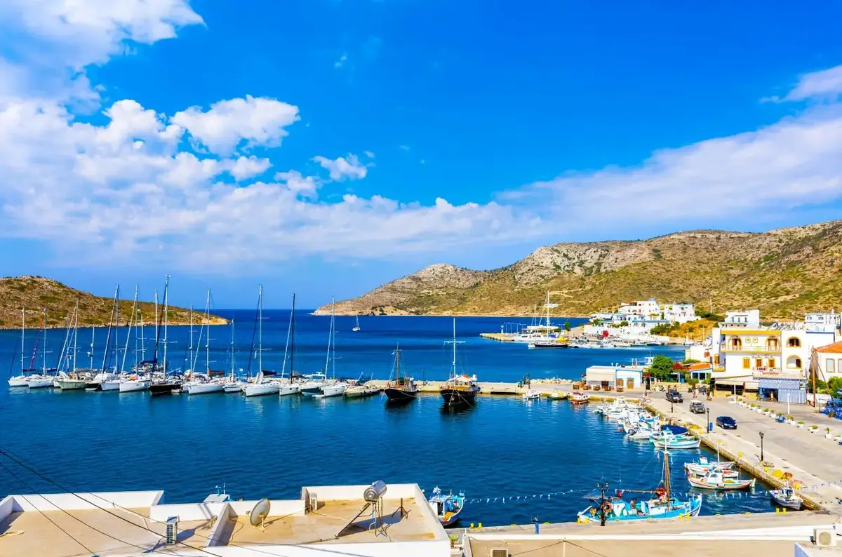 Lipsi – port i kierunek promowy