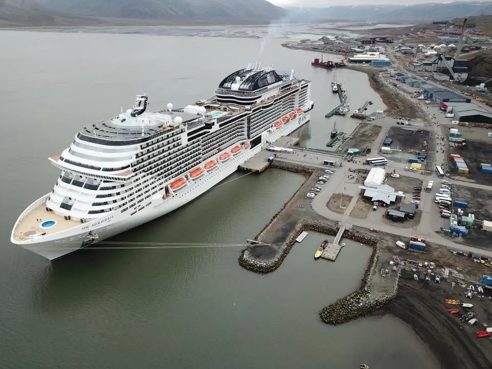 Longyearbyen – port i kierunek promowy
