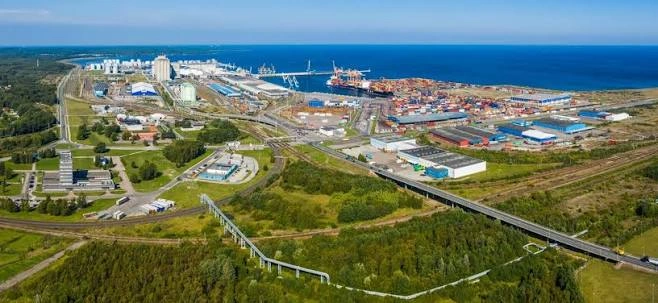 widok z lotu ptaka na port Muuga w pobliżu Tallinna