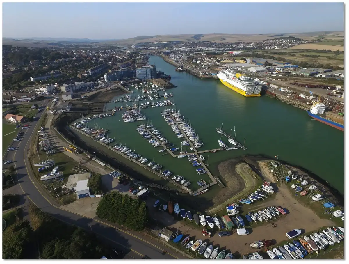Newhaven – port i kierunek promowy