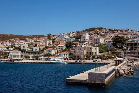 Oinousses – port i kierunek promowy