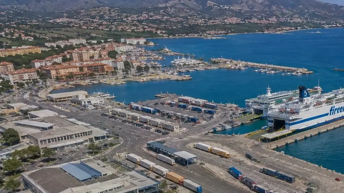 Prom pasażerski i podróż morska: Civitavecchia – Olbia
