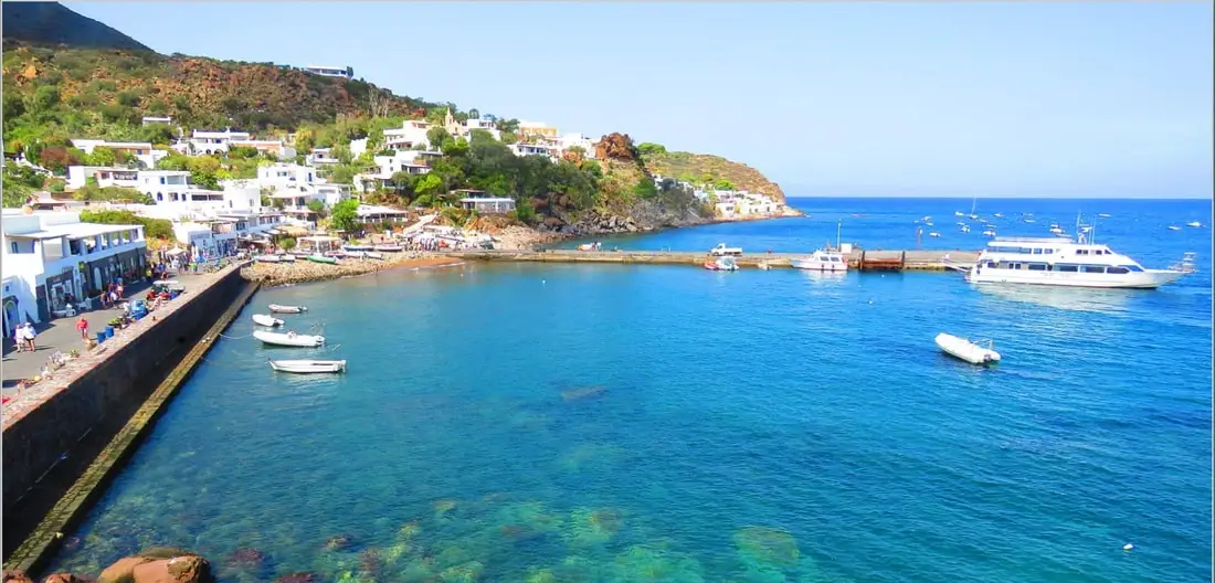 Panarea – port i kierunek promowy