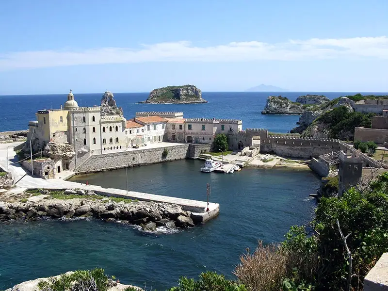 Pianosa – port i kierunek promowy