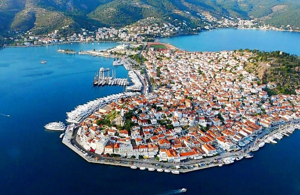 Poros – port i kierunek promowy