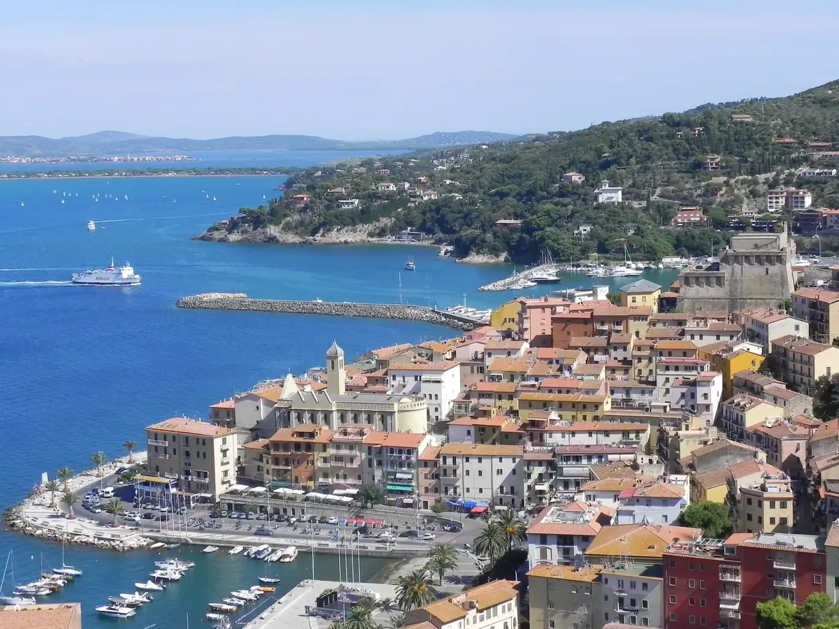 Porto Santo Stefano – port i kierunek promowy