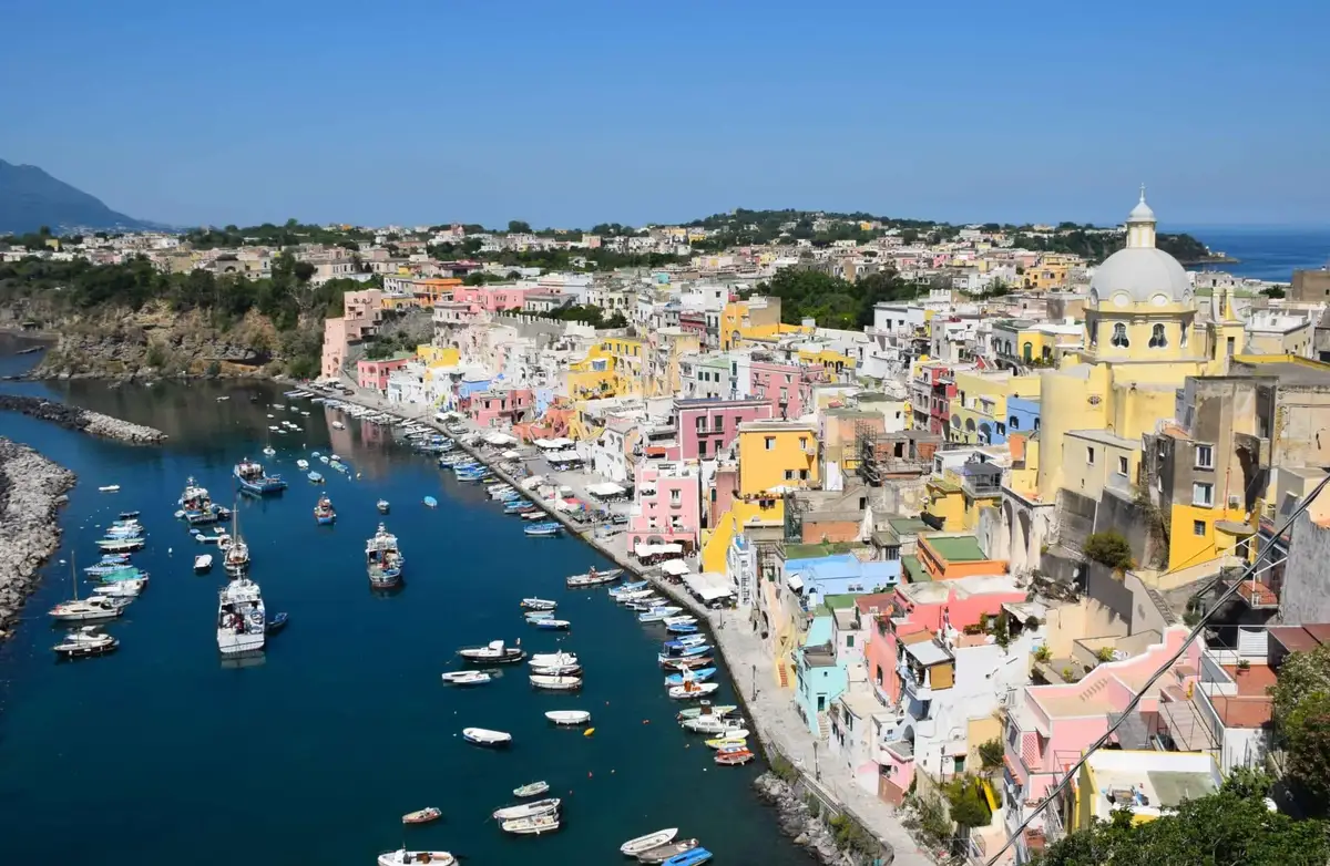 Procida – port i kierunek promowy