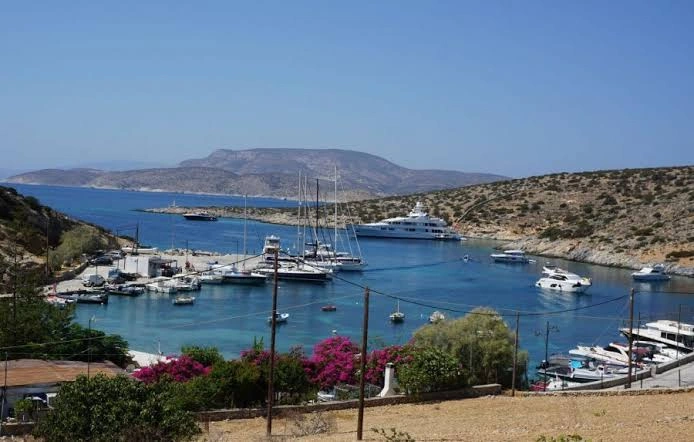 Schinoussa – port i kierunek promowy