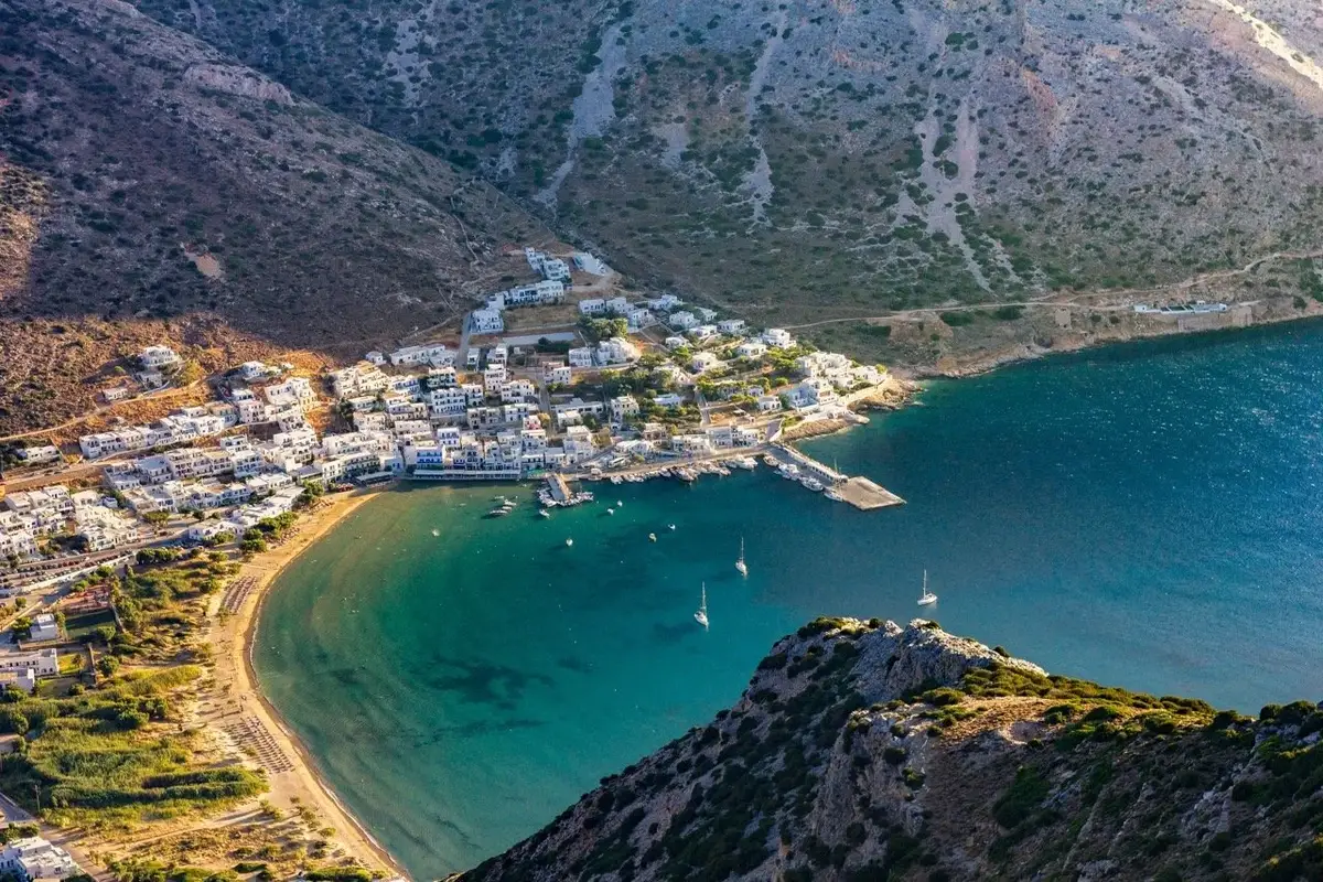 Sifnos – port i kierunek promowy