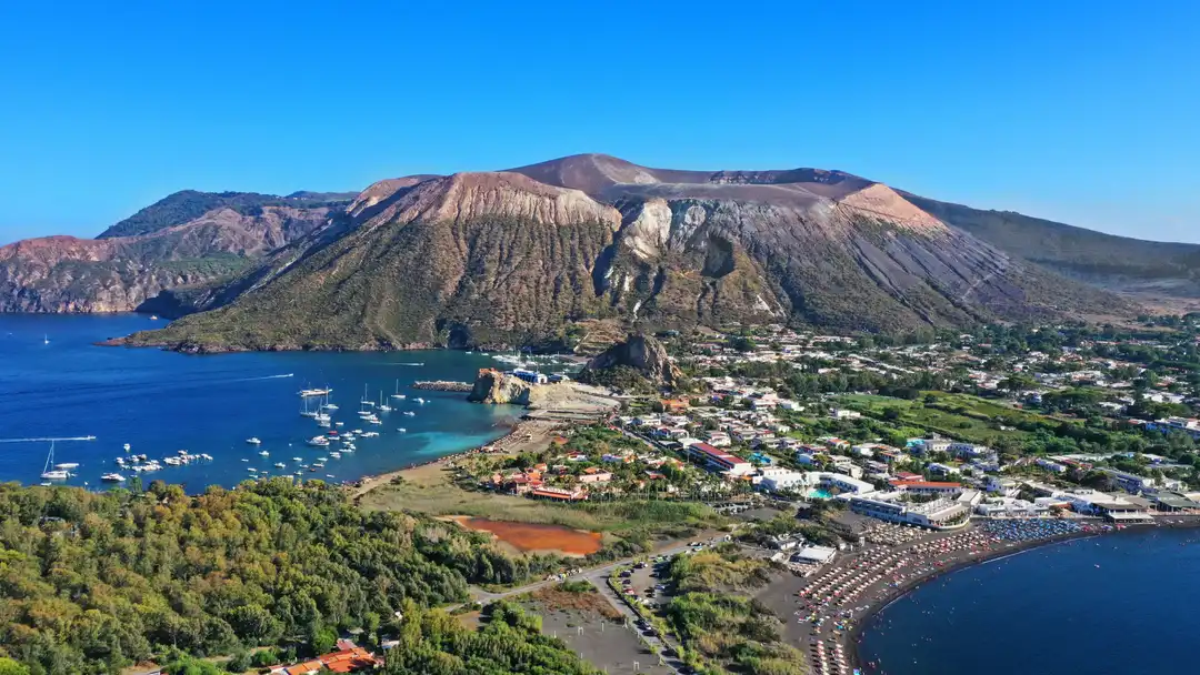 Stromboli – port i kierunek promowy