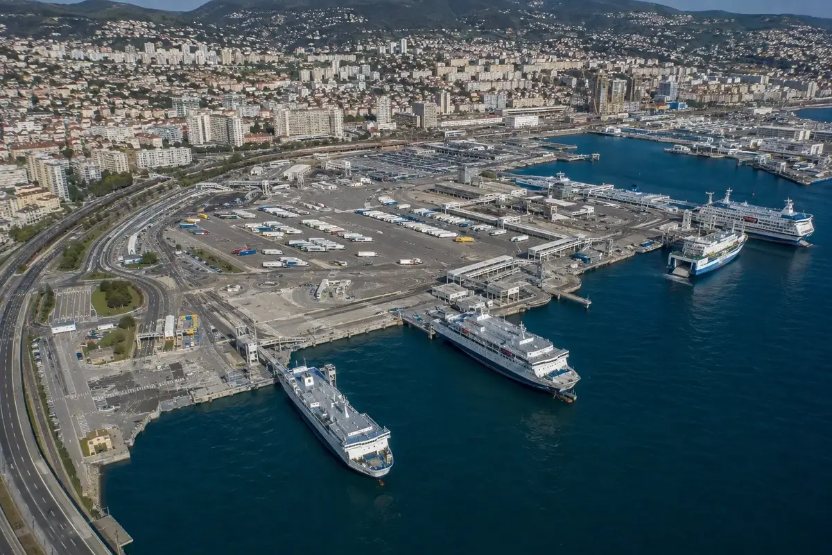Prom pasażerski i podróż morska: Toulon – Ajaccio