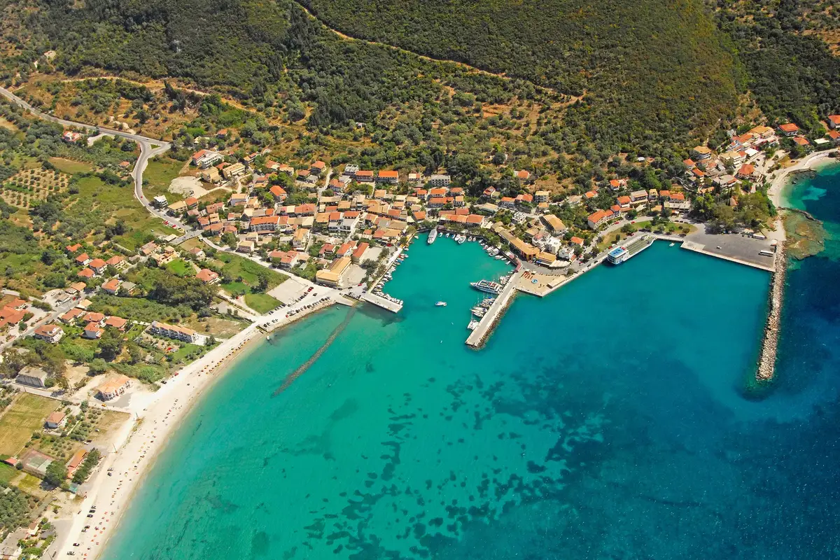 Vasiliki, Lefkada – port i kierunek promowy