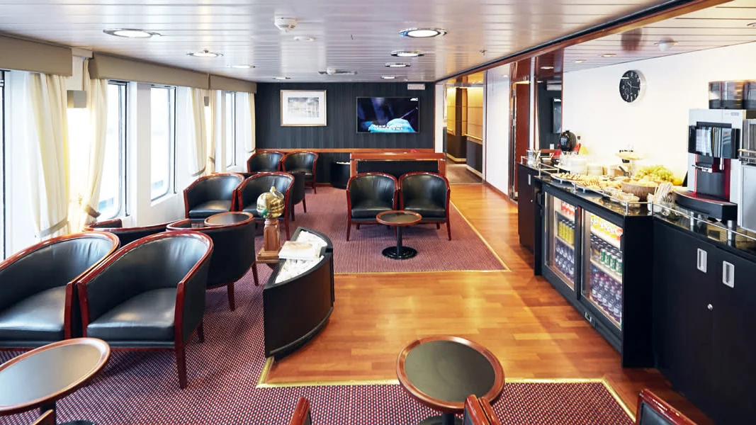 Commodore Lounge na pokładzie promu DFDS