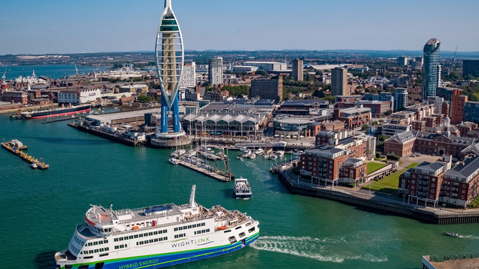 prom Wightlink przy nabrzeżu Portsmouth Gunwharf