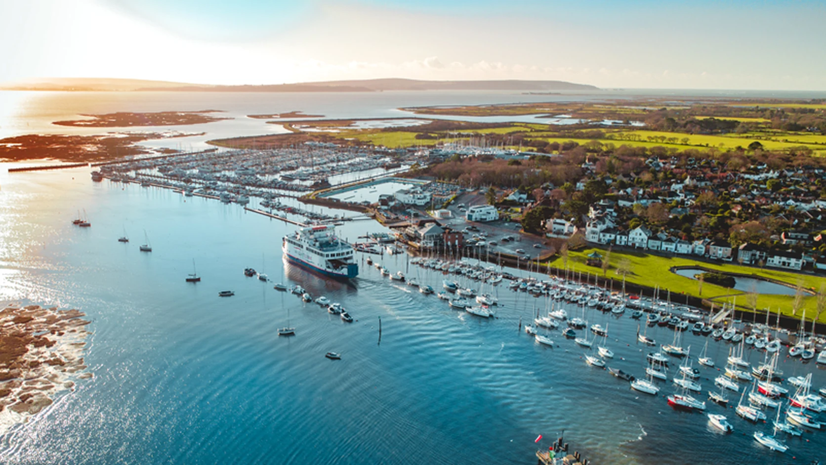 prom Wightlink klasy Wight wypływający z Lymington