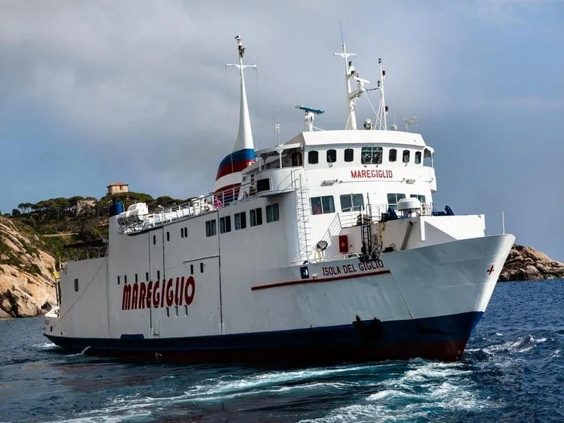 Prom pasażerski i podróż morska: Porto Santo Stefano – Giglio